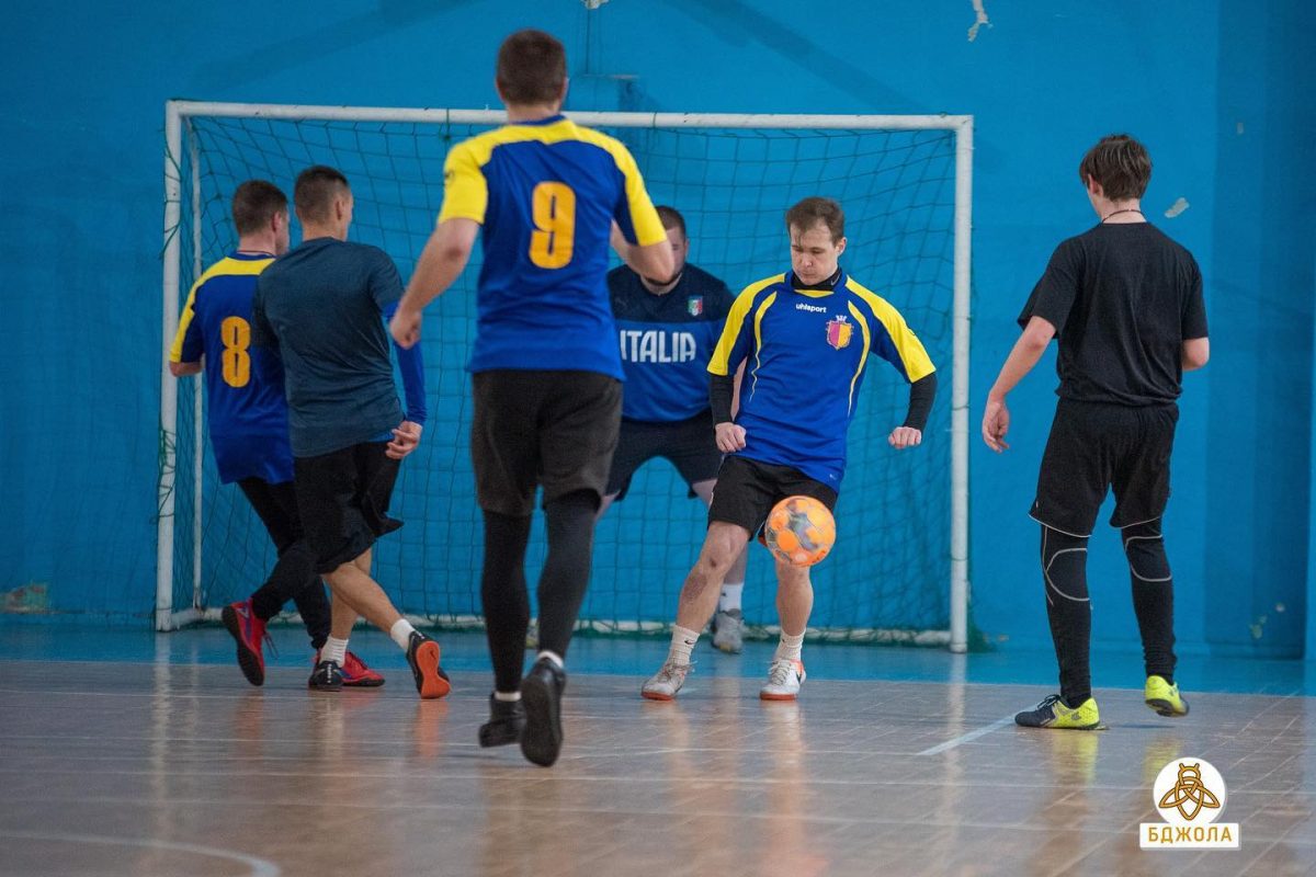 В Каменском состоялись первые соревнования по мини-футболу «Кубок Молодежного совета»