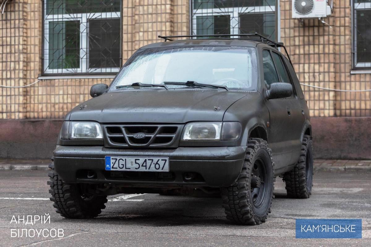 Кам’янська міськрада передала автомобіль захисникам