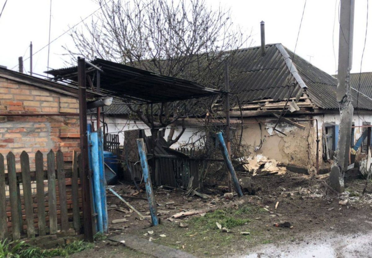 Россияне ударили по жилым домам в Никополе, есть пострадавшие