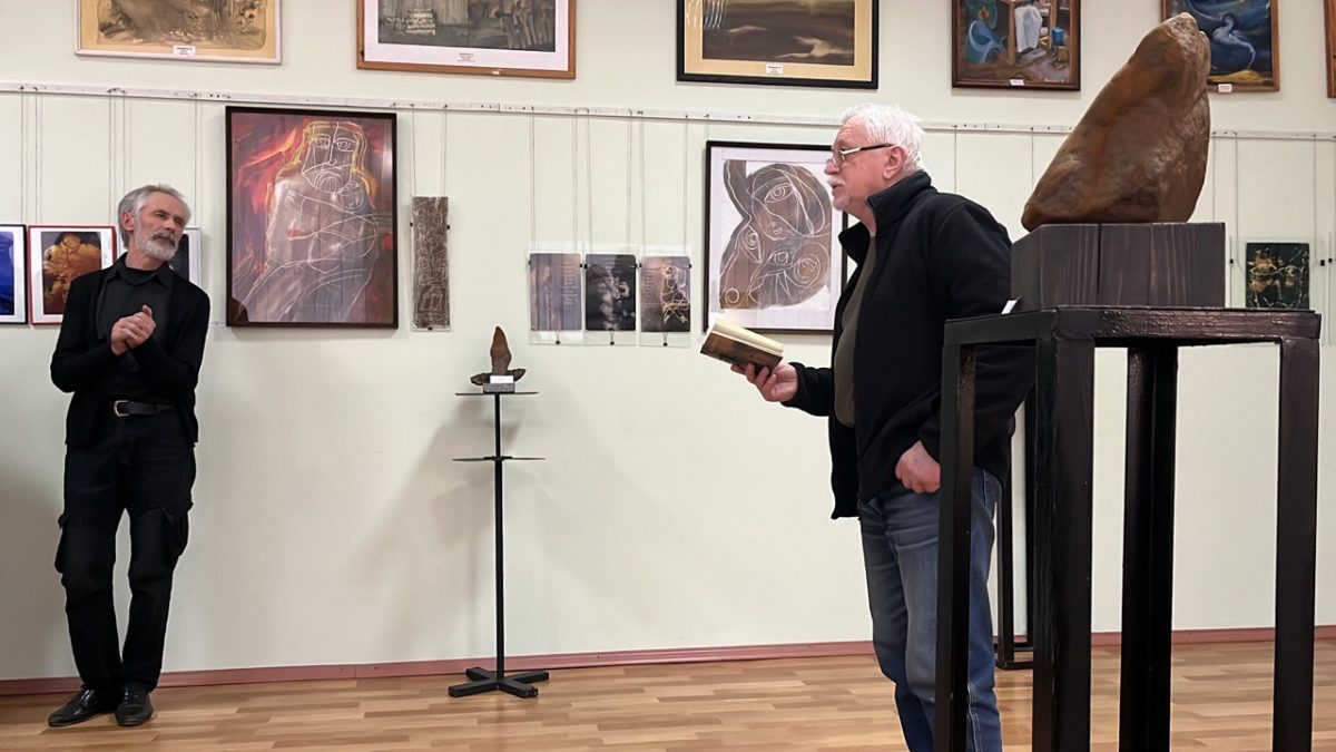 Персональна виставка художника Олександра Чегорки «Очима Землі» відкрилася в Кам’янському