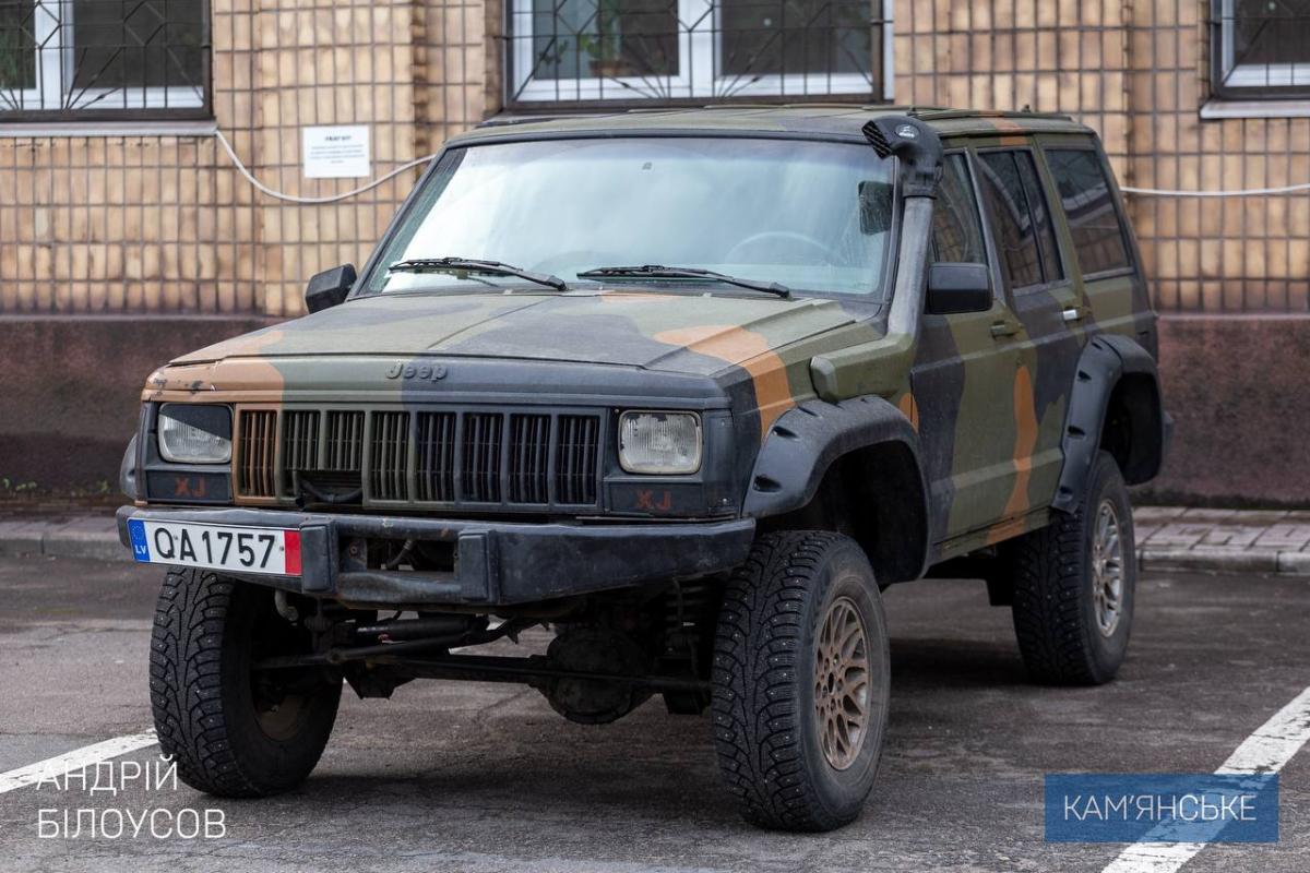 Кам’янська міськрада придбала черговий автомобіль для військових