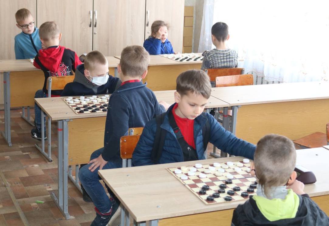В Каменском состоялся чемпионат области по международным шашкам среди молодежи и юношей
