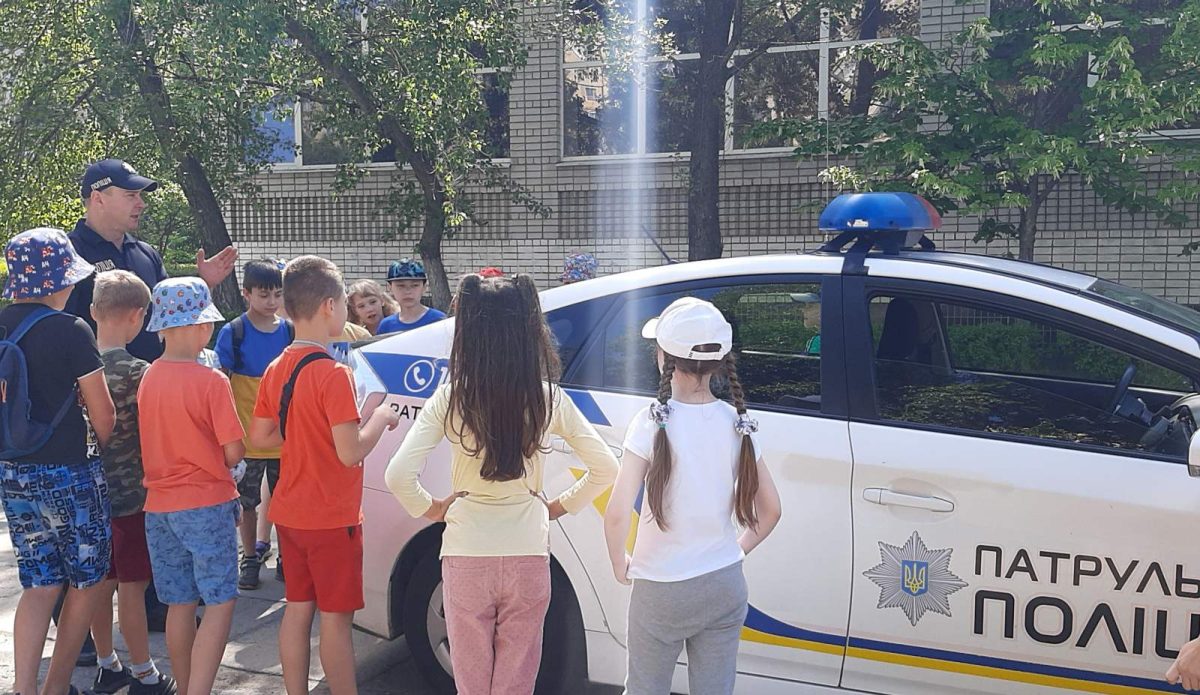 В Каменском полицейские пришли в гости к детям