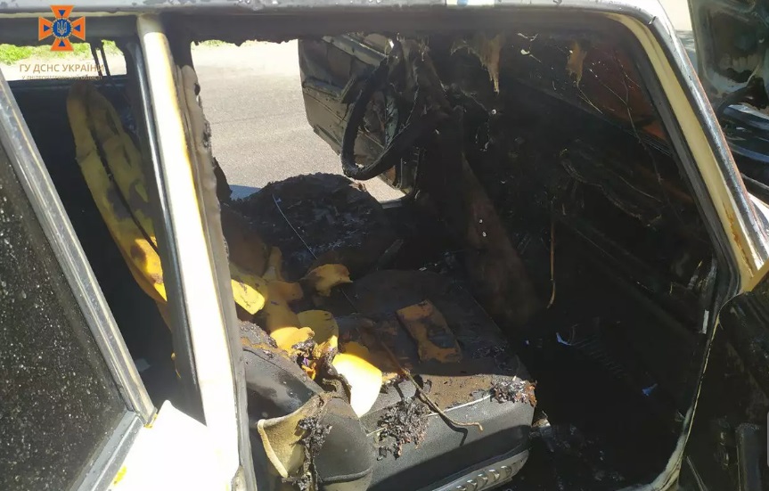 Кам’янські вогнеборці загасили ще один палаючий автомобіль