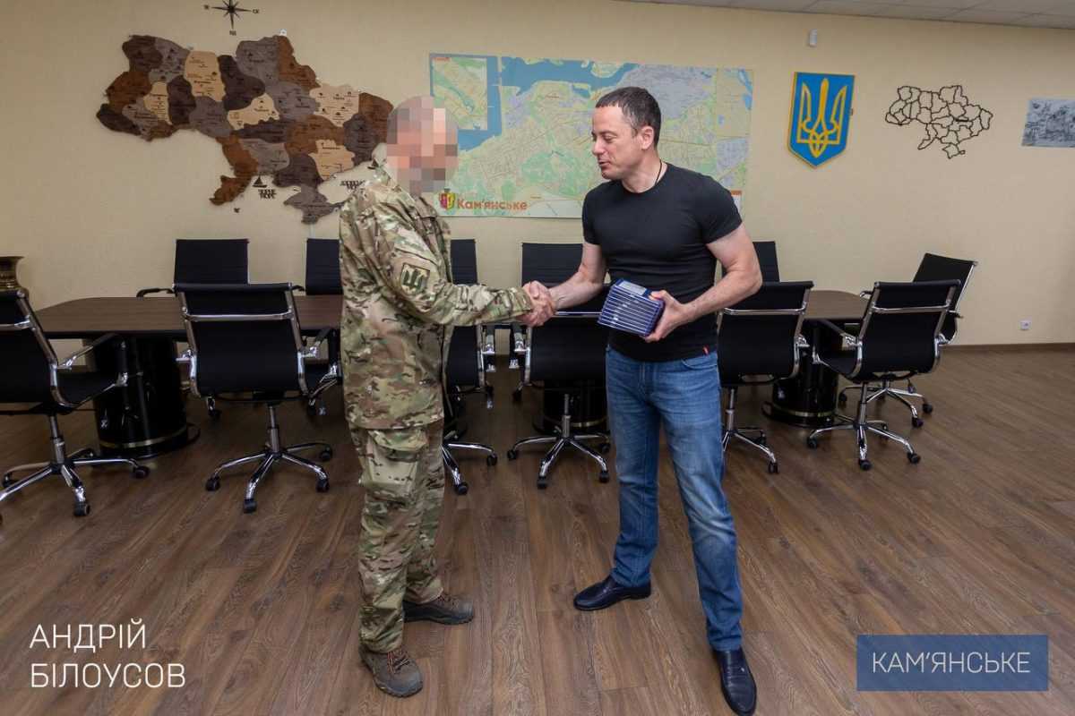 Каменской городской голова поздравил защитников Украины и вручил награды