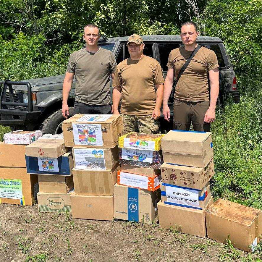 Каменской городской голова передал очередной автомобиль украинским защитникам