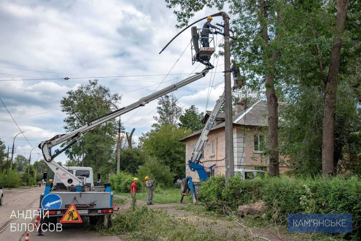 У Кам’янському триває усунення наслідків буревію