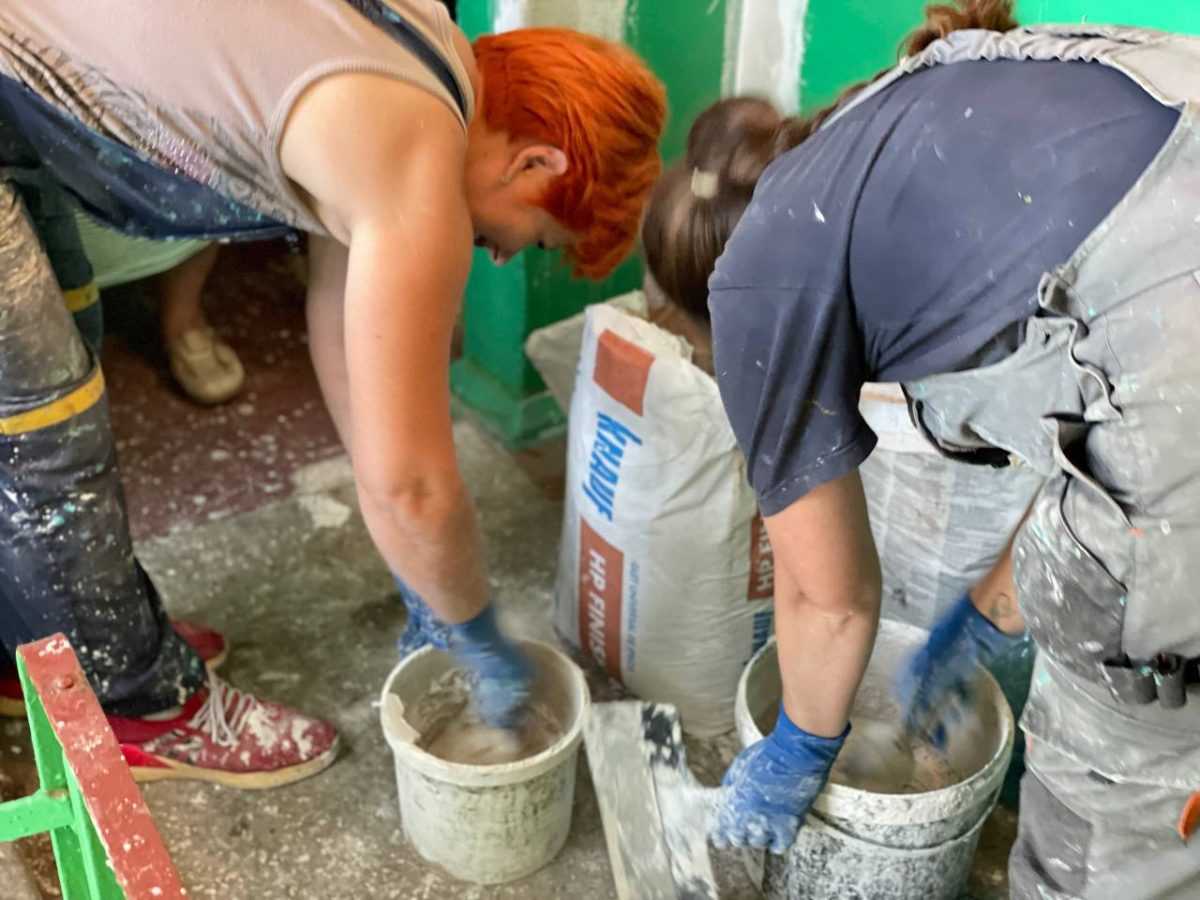 «Добробут» активно проводить ремонти у під’їздах будинків Кам’янського