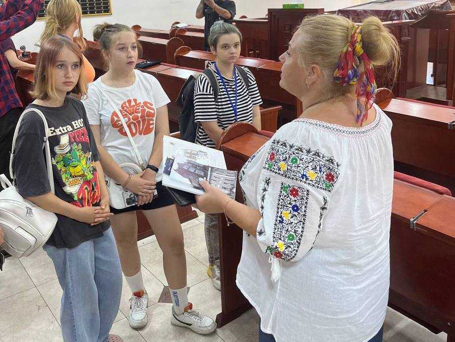 Участники летней школы гидов Каменского посетили религиозные объекты города