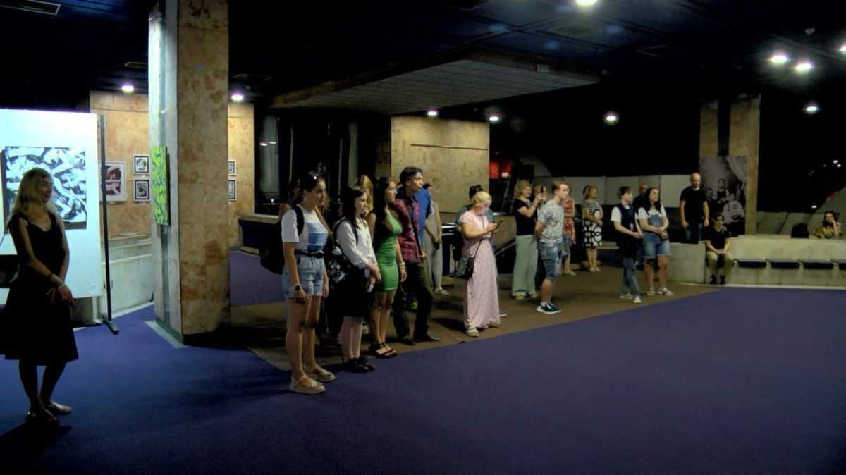 У Кам’янському відкрилася виставка «Передчуття vs Почуття» – абстрактний погляд на сучасний світ