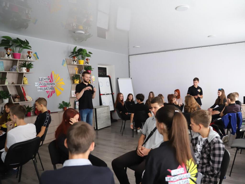 Центр молодежных инициатив Каменского продолжает просветительские мероприятия