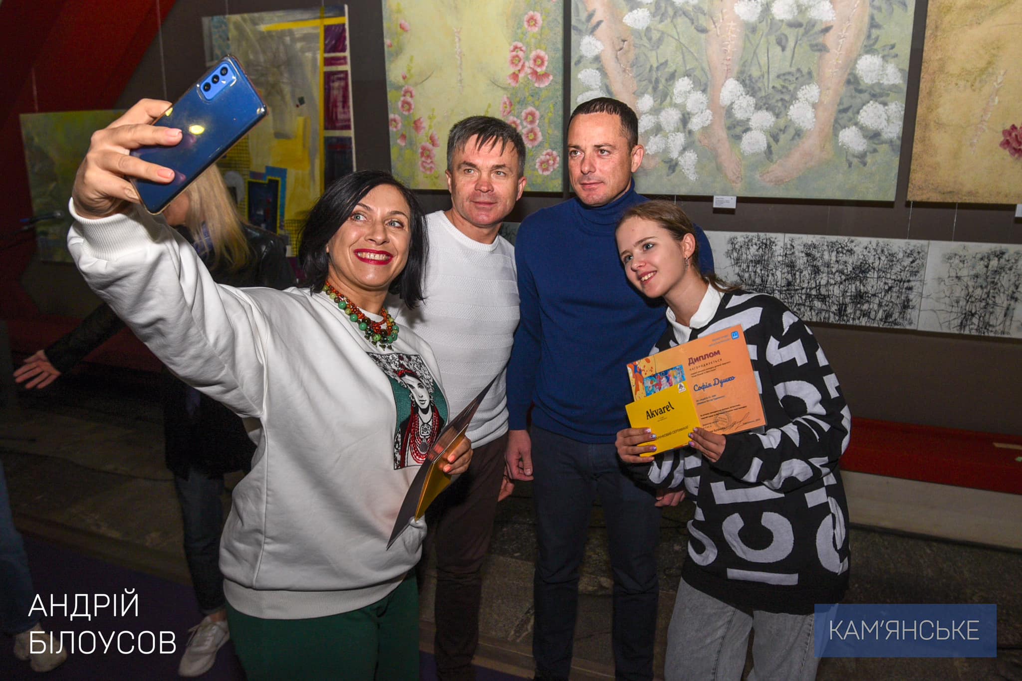 Кам’янський міський голова нагородив учасників конкурсу «Козак Мамай та його пісня»