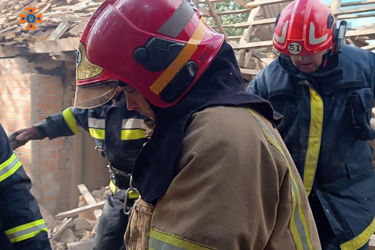 На Днепропетровщине взорвался дом, мужчину спасали из-под завалов