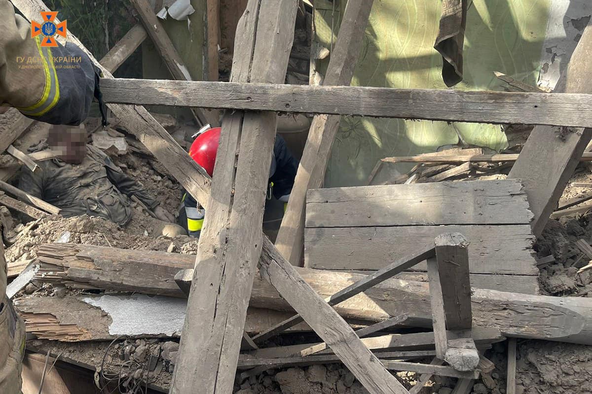 На Днепропетровщине взорвался дом, мужчину спасали из-под завалов