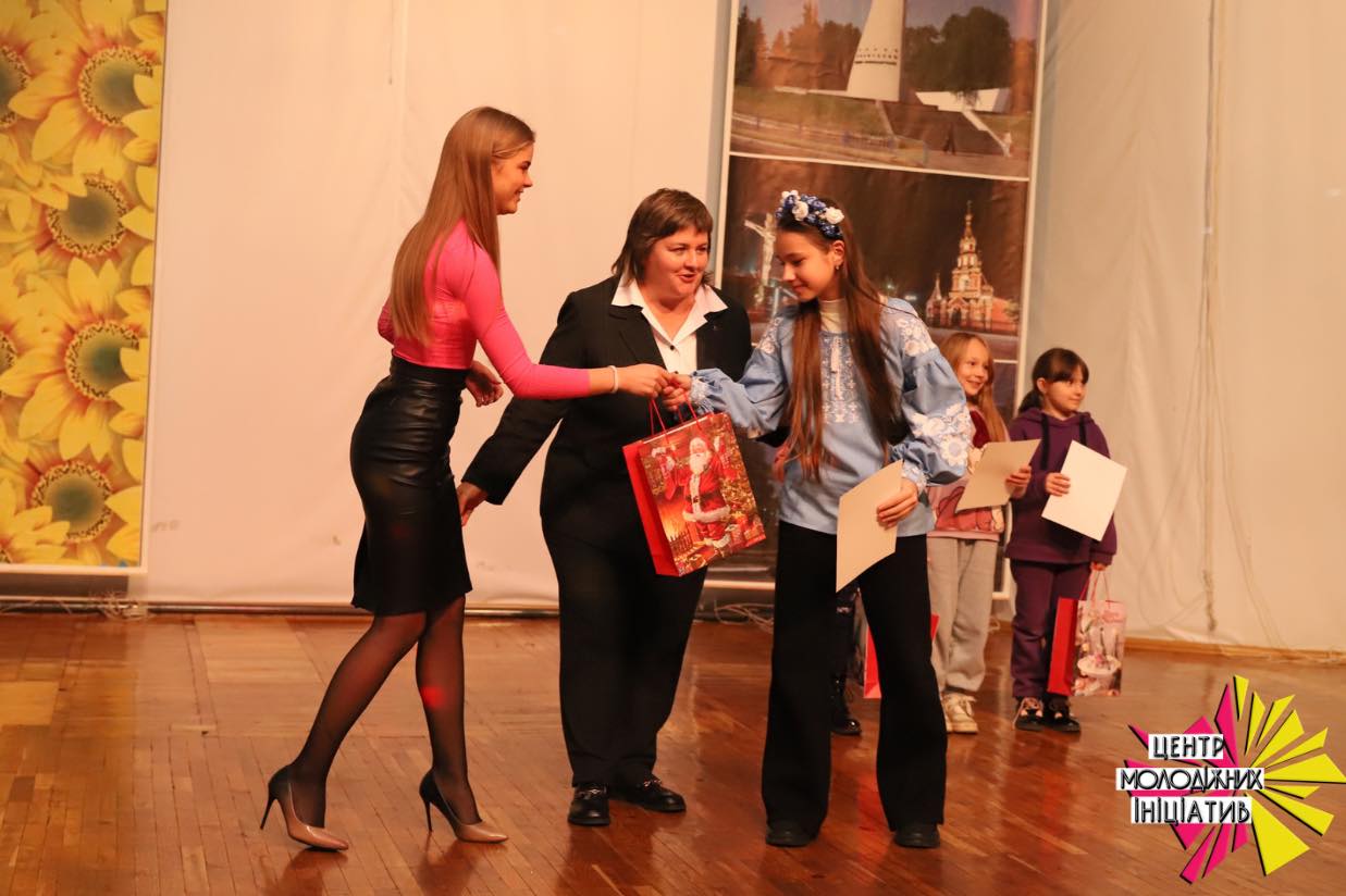 В Каменском наградили победителей городского конкурса детского рисунка