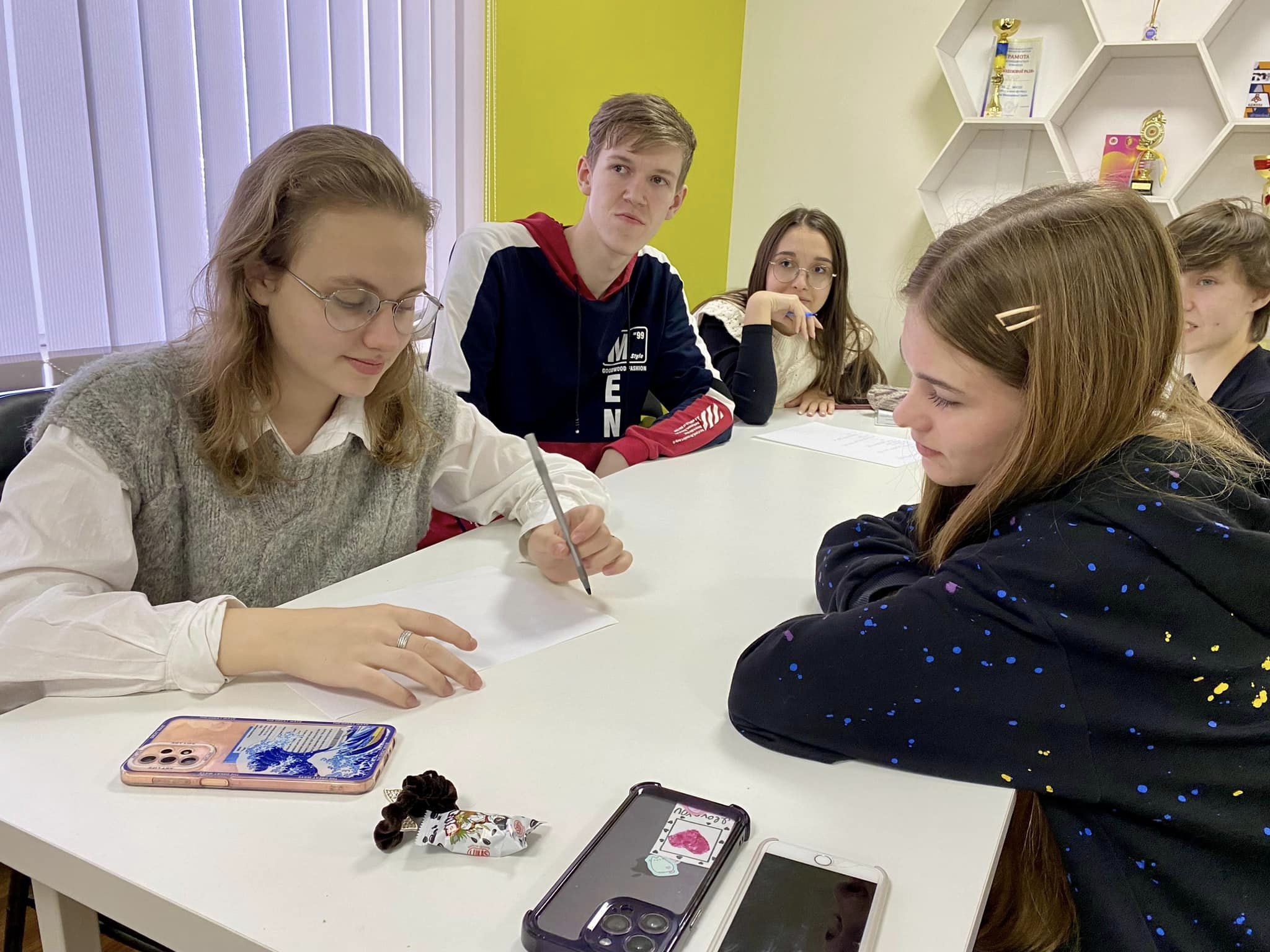 Интеллектуальные соревнования среди молодежи прошли в Каменском