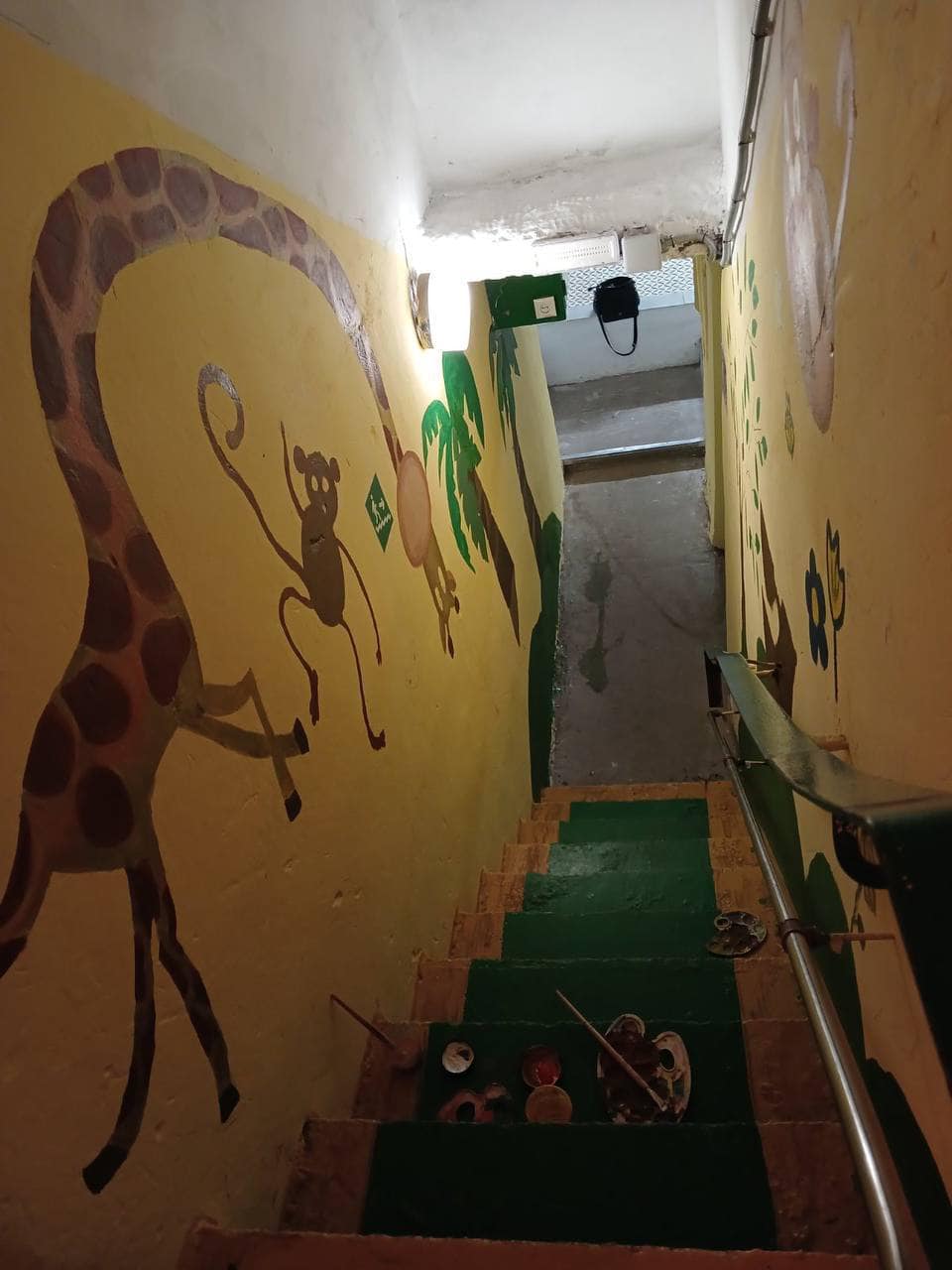 В Каменском украсили убежище в детском саду