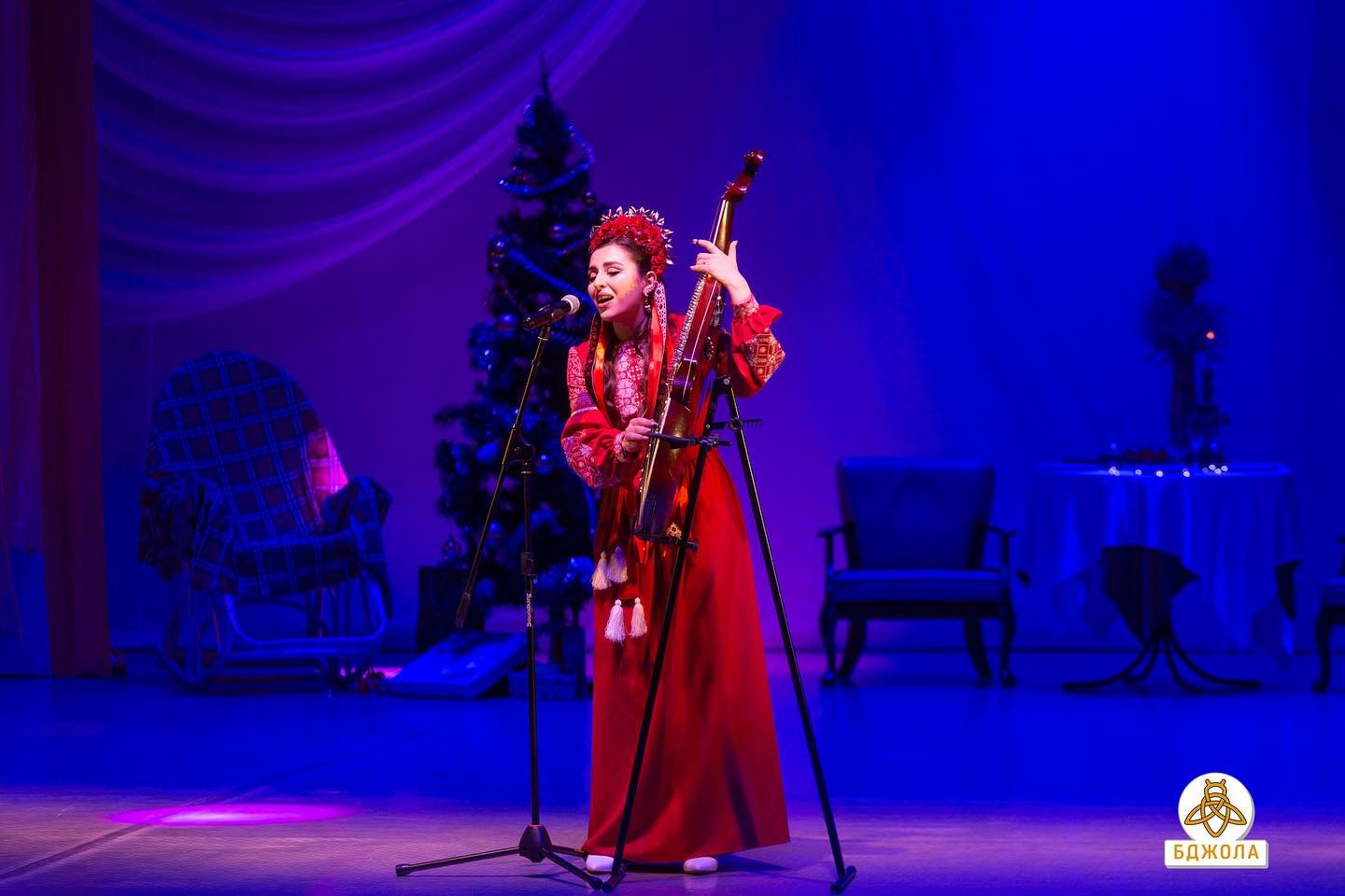 В Каменском состоялась премьера праздничного мюзикла «Рождественские встречи»