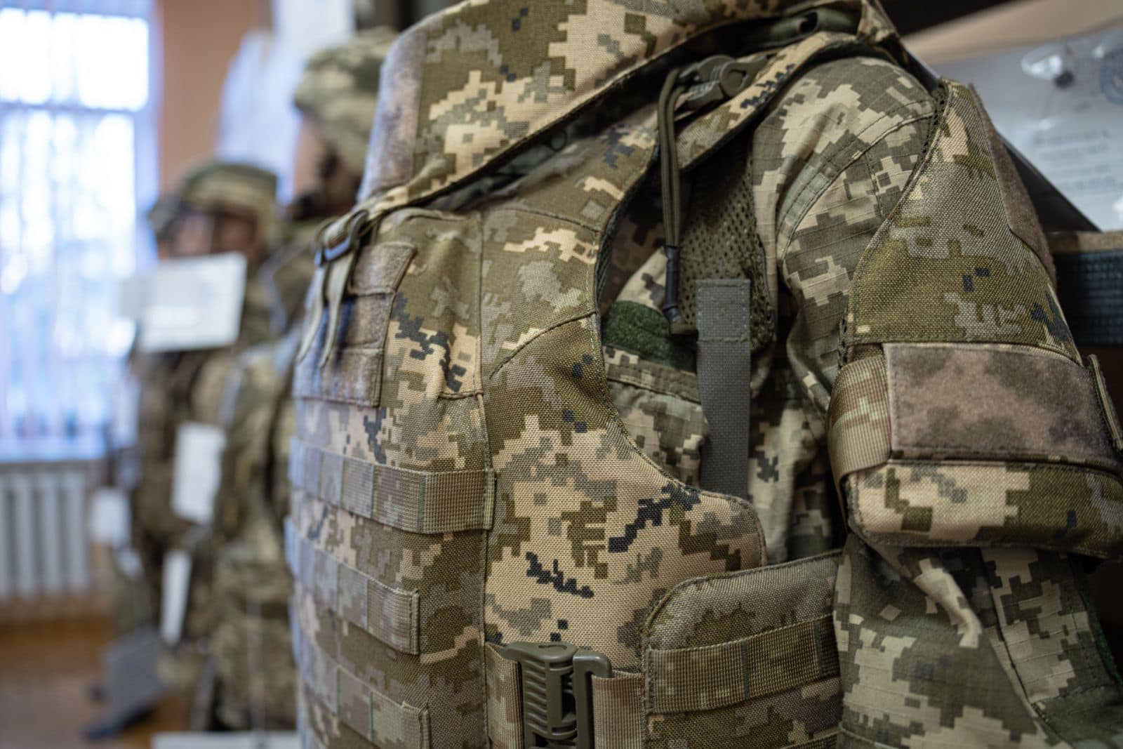 Минобороны сертифицировало первый бронежилет для женщин-военных