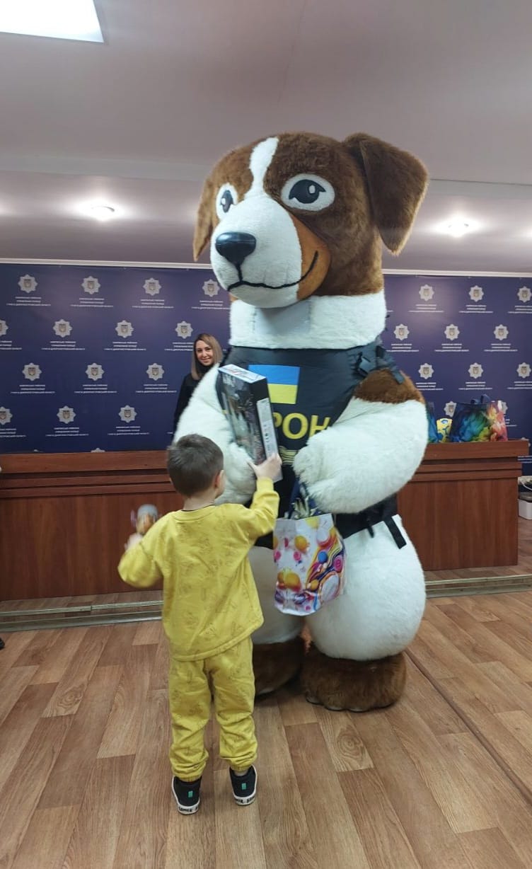 Каменские полицейские провели праздник для детей, нуждающихся в особой поддержке