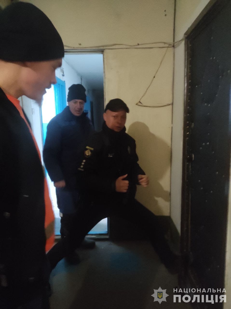 На Дніпропетровщині безпорадну жінку визволяли із зачиненої квартири