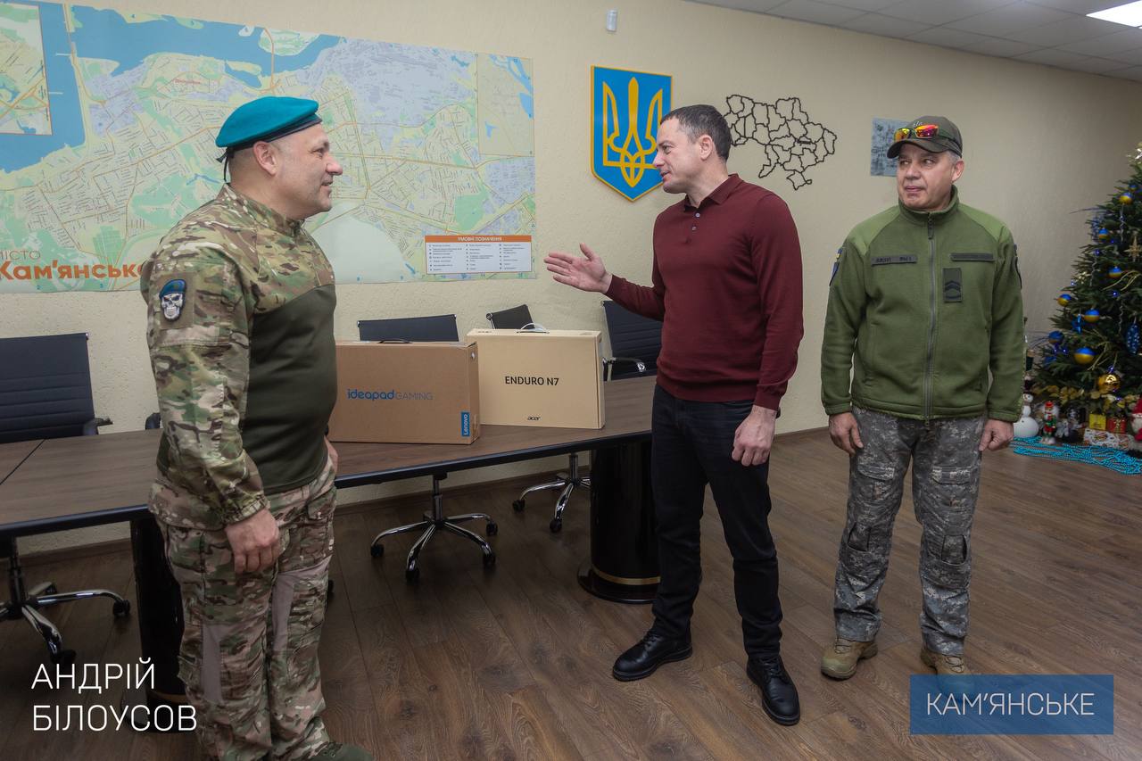 Мэр Каменского передал очередную помощь украинским военным