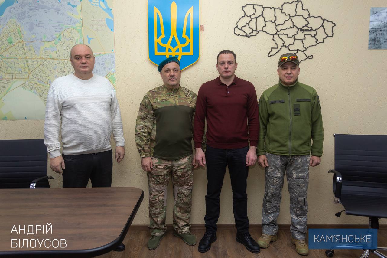 Мэр Каменского передал очередную помощь украинским военным
