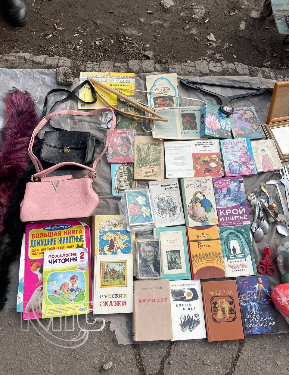 Що можна знайти на блошиному ринку Кам’янського (фоторепортаж)
