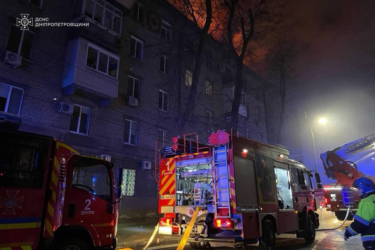 В центре Днепра произошел масштабный пожар жилого дома