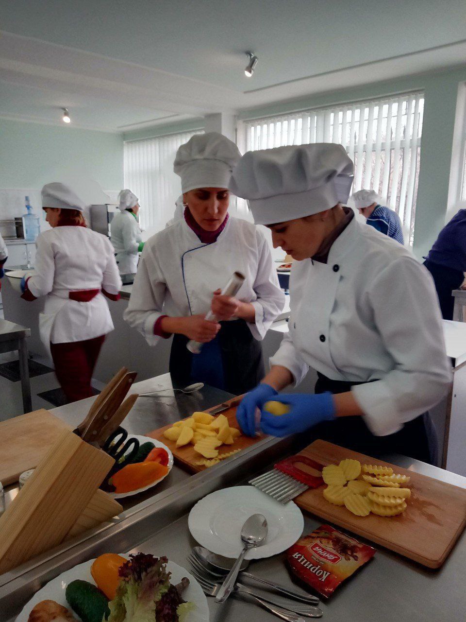 Кухарі Кам’янського підвищують кваліфікацію в кулінарному хабі