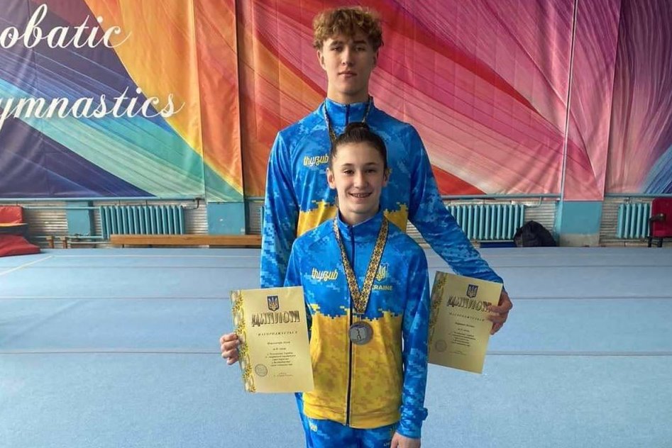 Акробаты из Каменского стали призерами чемпионата Украины