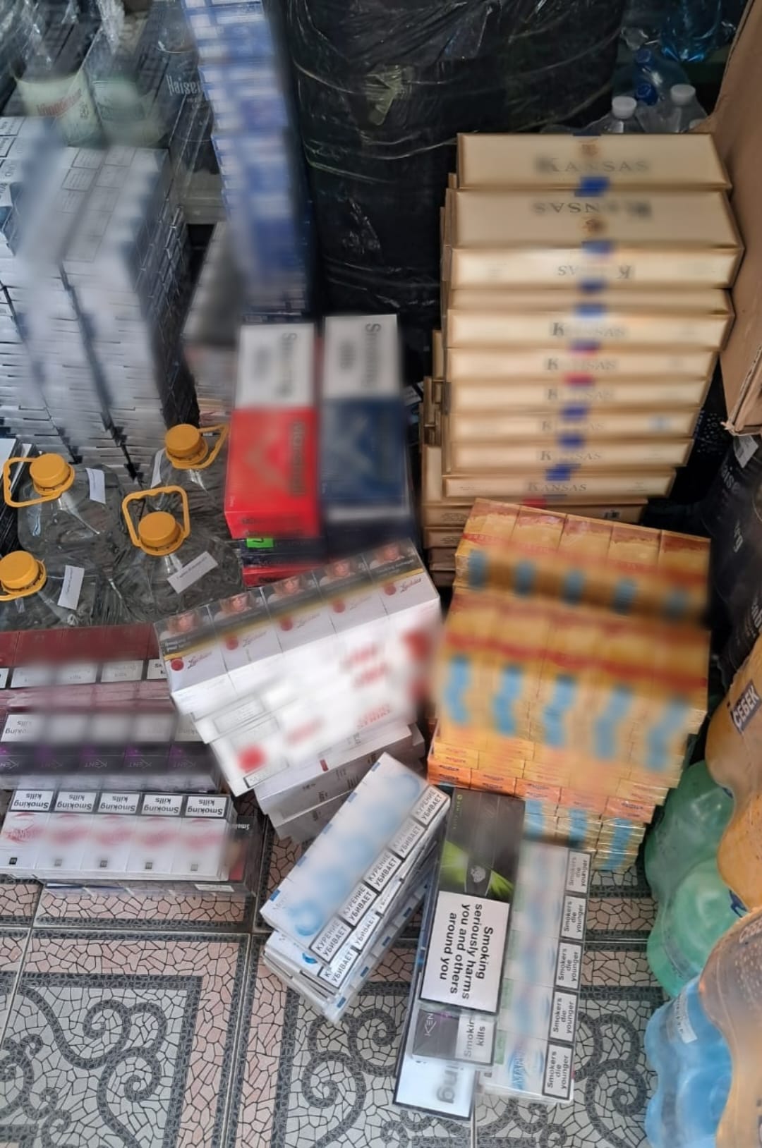 В Каменском полицейские изъяли алкогольные и табачные изделия на более чем 75 тысяч гривен
