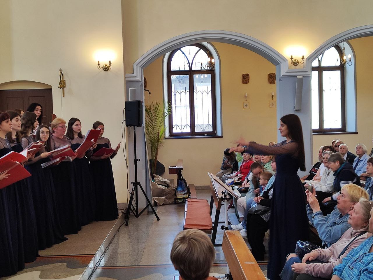 Хоровые коллективы Каменского музыкального колледжа выступили в костеле Днепра