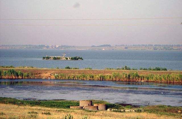 Крупнейшее искусственное озеро Украины вернули в собственность государства