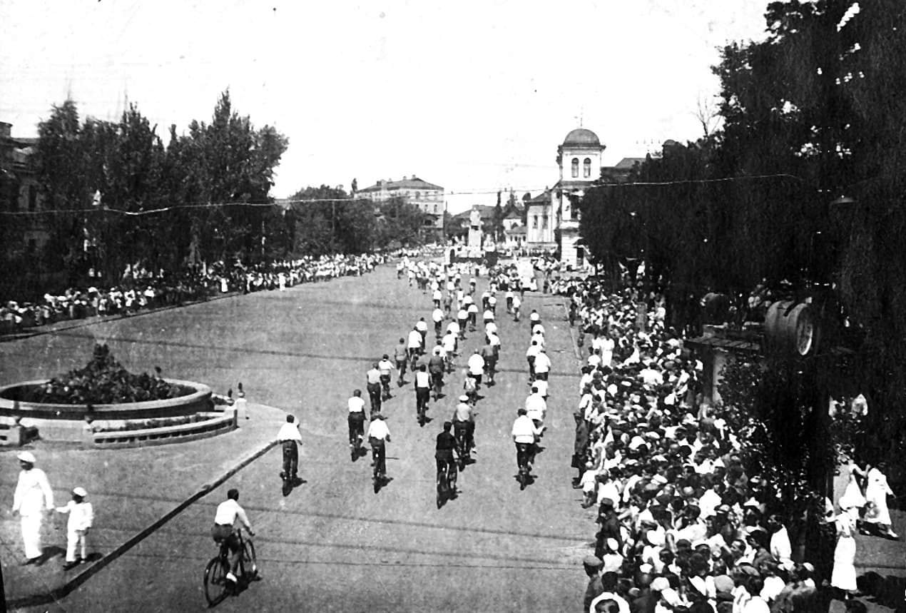 89 лет назад в Каменском открылся первый профессиональный театр