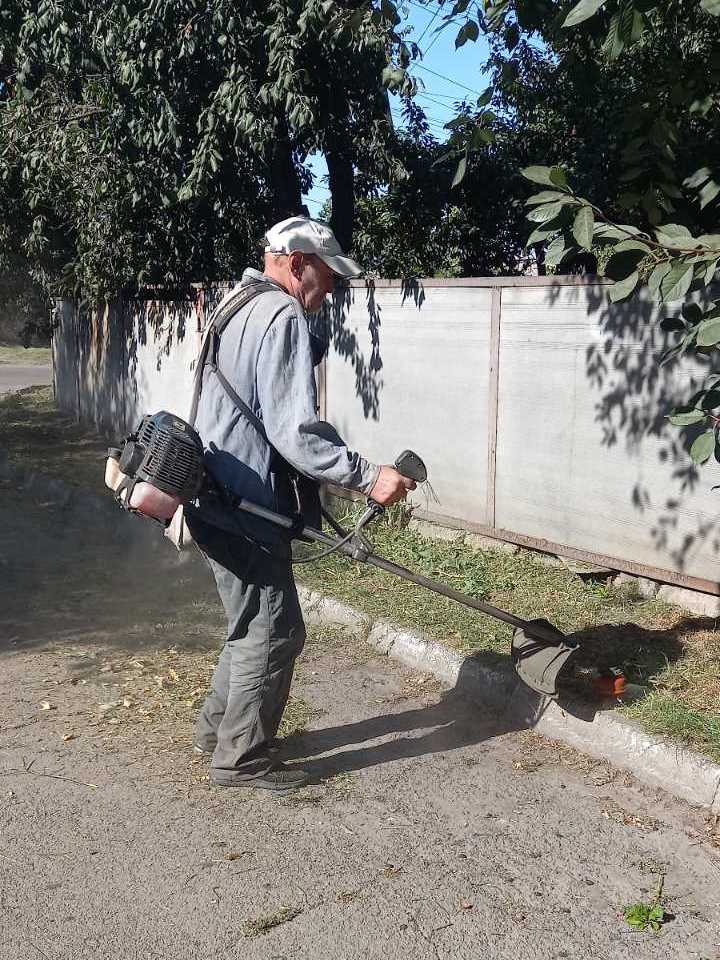 Органи самоорганізації населення вчергове долучилися до благоустрою Кам’янського / Фото: Кам’янська міська рада