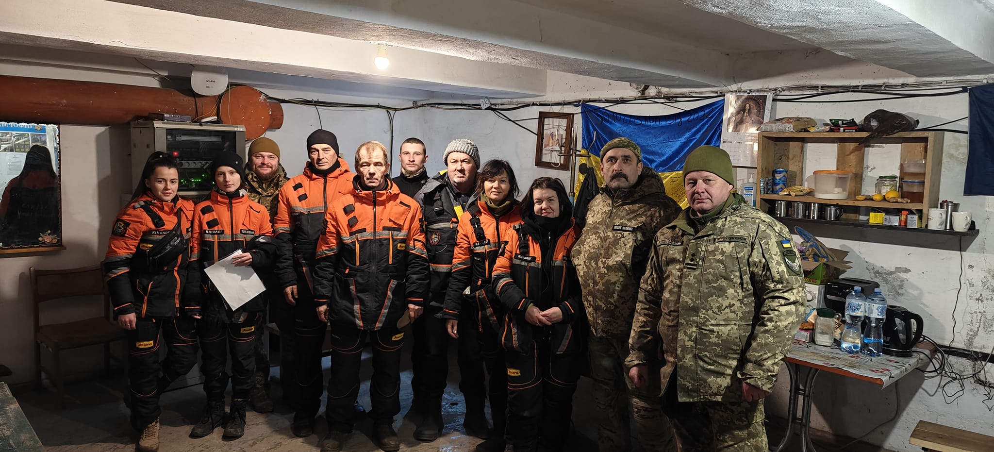 Юная волонтер-кинолог  с получила награду Вооруженных Сил / Фото: Павлоградский поисково-спасательный кинологический отряд "Антарес"