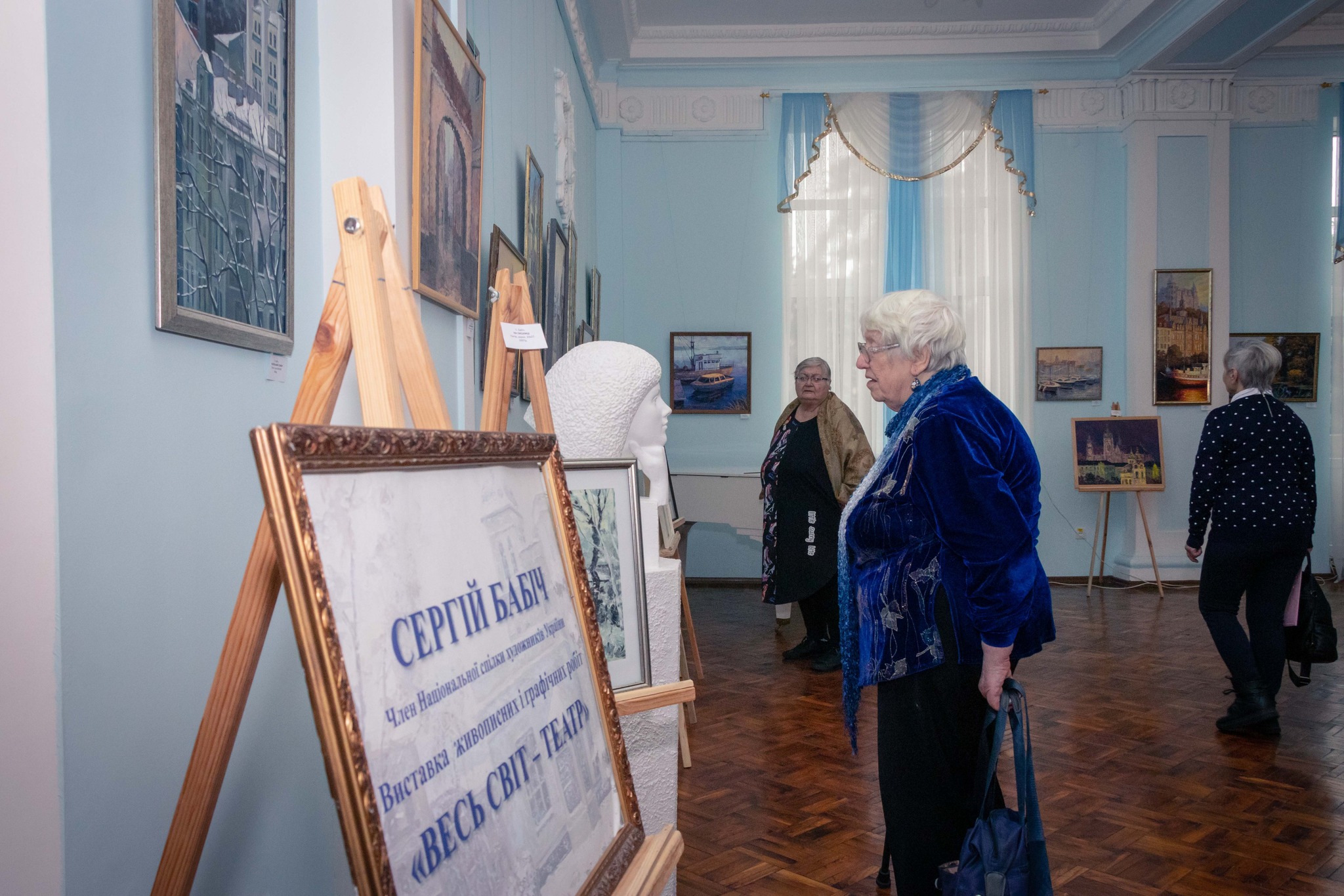 В Каменском ветеранов сцены поздравляли с новогодними праздниками / Фото: Театр имени Леси Украинки