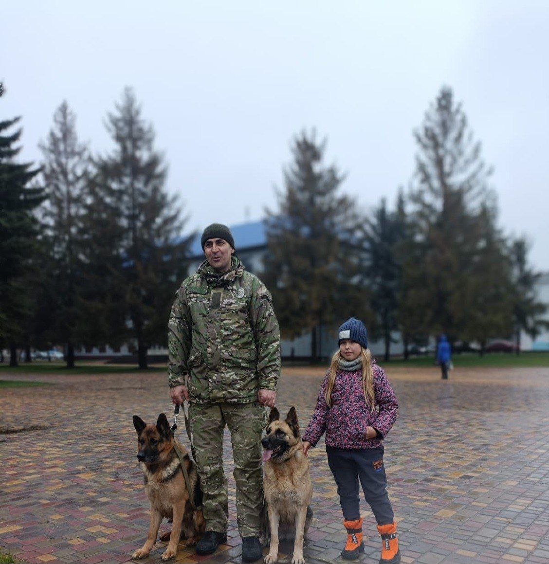 У Кам’янському районі для правоохоронців провели заняття з каністерапії / Фото: Кам’янська районна військова адміністрація