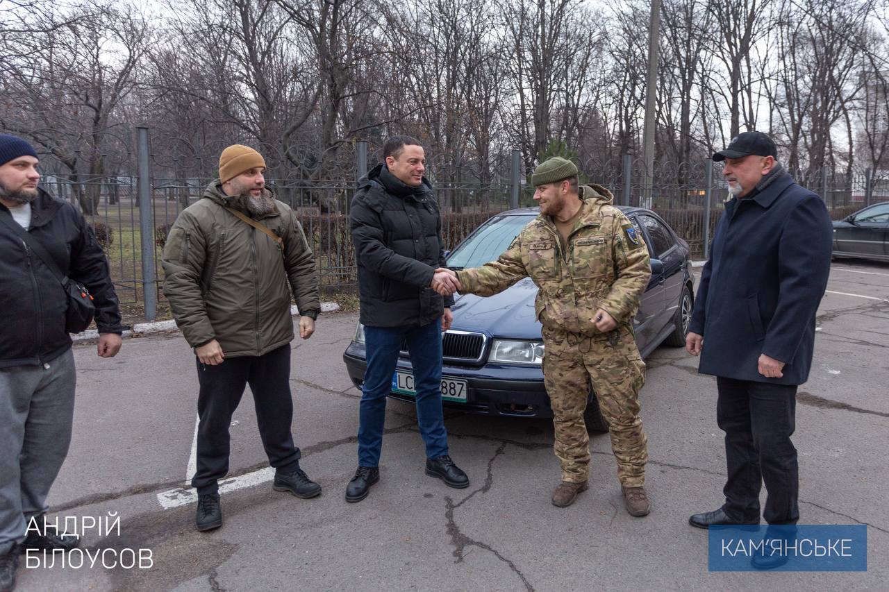 В Каменском передали очередной автомобиль для украинских защитников / Фото: Андрей Белоусов