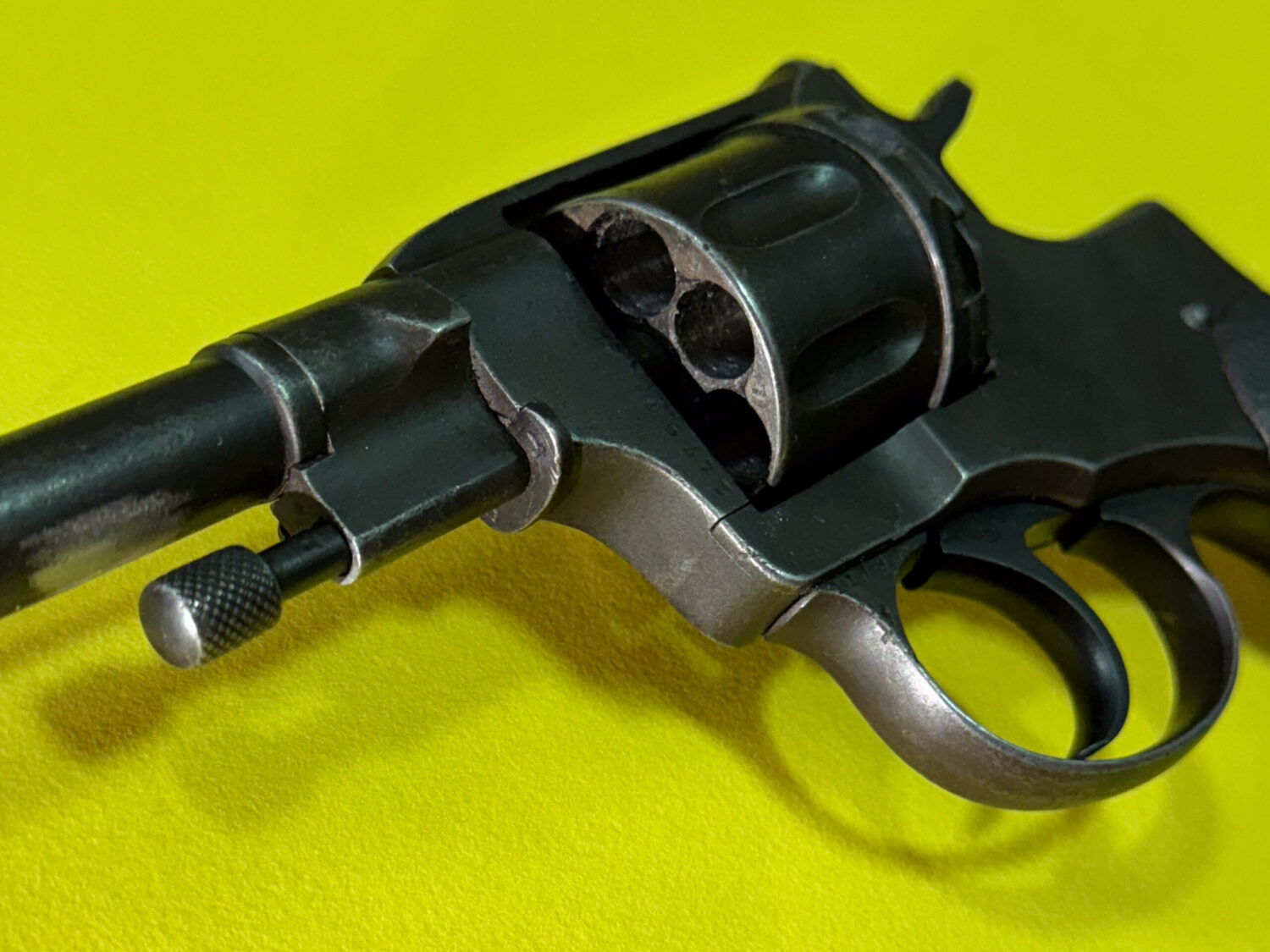 "Укрпочта" выставила на аукцион 11 револьверов начала ХХ века / Фото: Министерство по вопросам стратегических отраслей промышленности Украины