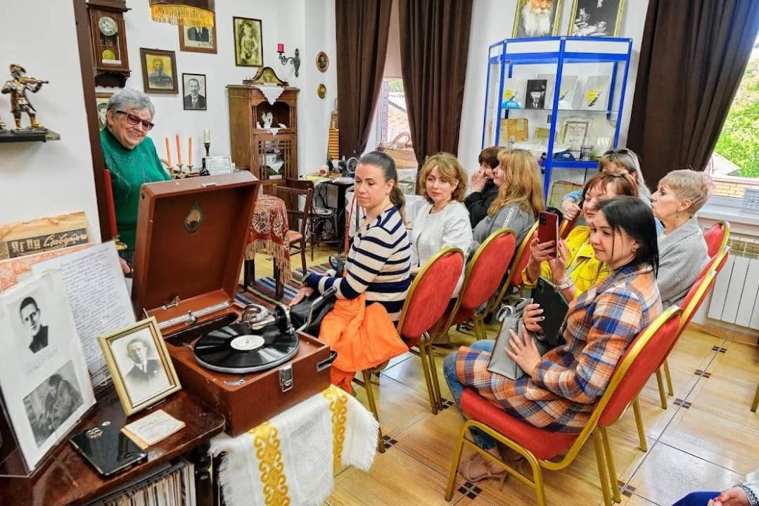 Представители управления культуры Каменского посетили Центр еврейской общины