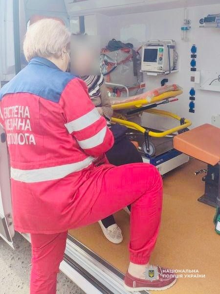 На Днепропетровщине полицейские спасли пожилую женщину, пытавшуюся уйти из жизни / Фото: полиция Днепропетровской области