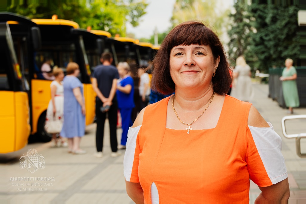 Громади області, зокрема Камʼянського району, отримали ще 10 інклюзивних автобусів