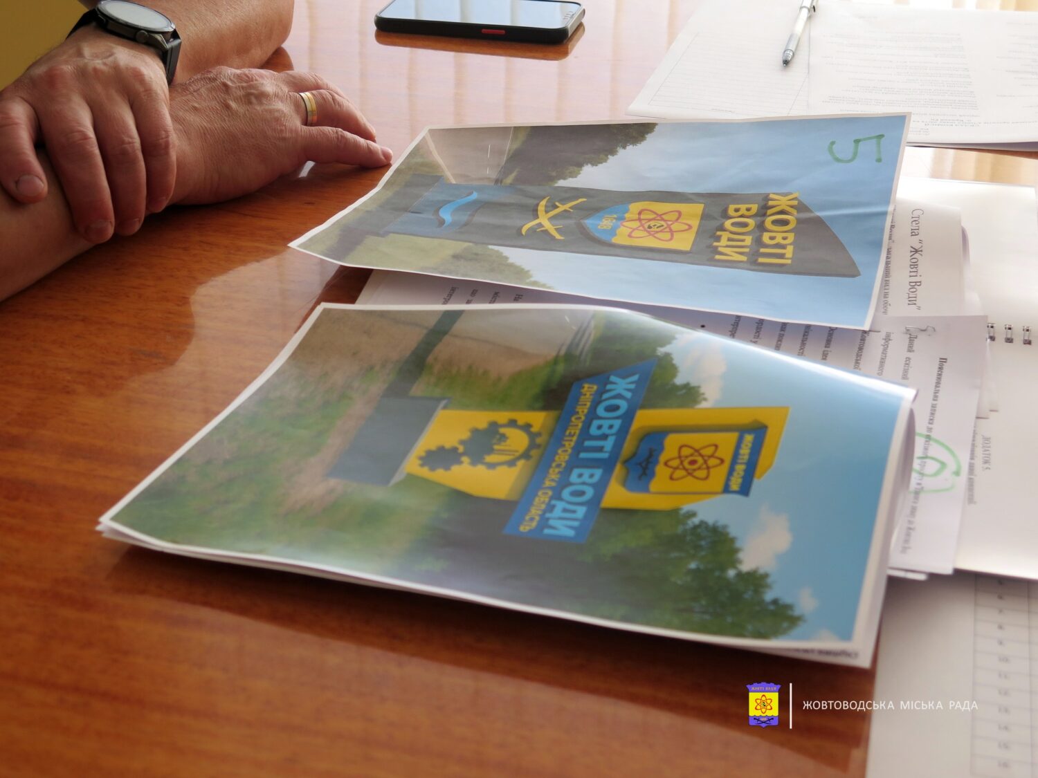 В городе Каменского района выбрали лучший эскиз въездного знака