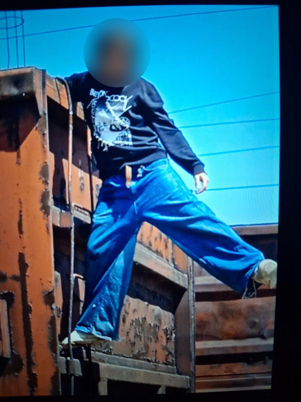 У Запоріжжі з вантажного поїзда зняли двох підлітків