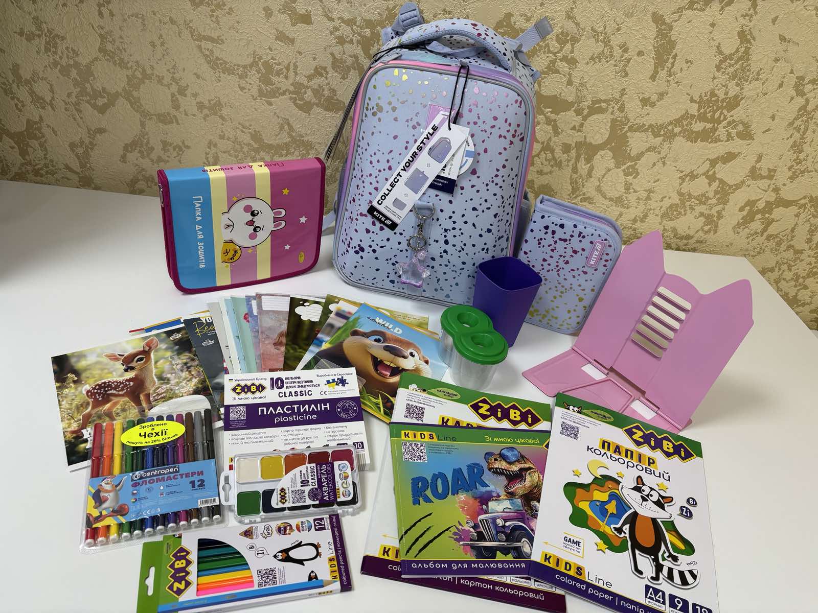 У Кам’янському майбутні першокласники отримали рюкзаки та шкільне приладдя