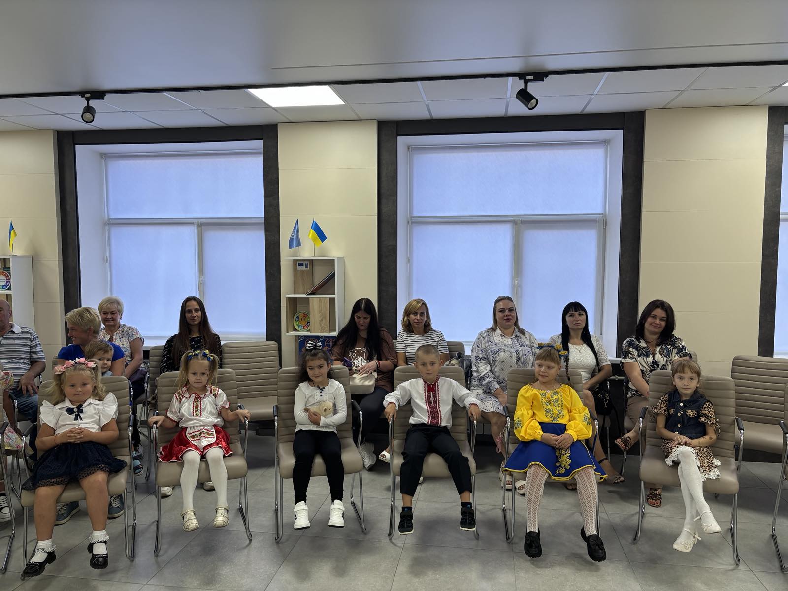 У Кам’янському майбутні першокласники отримали рюкзаки та шкільне приладдя