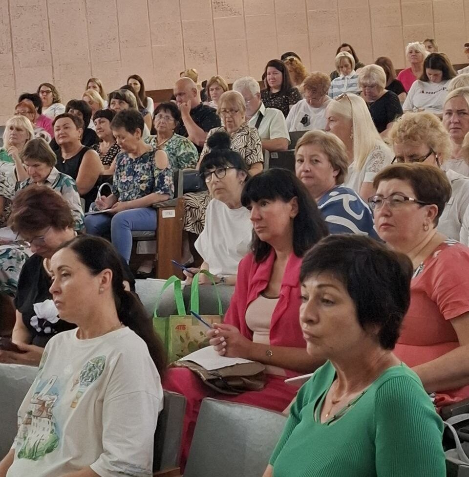 Фахівці служби зайнятості Кам’янського взяли участь в освітянській нараді