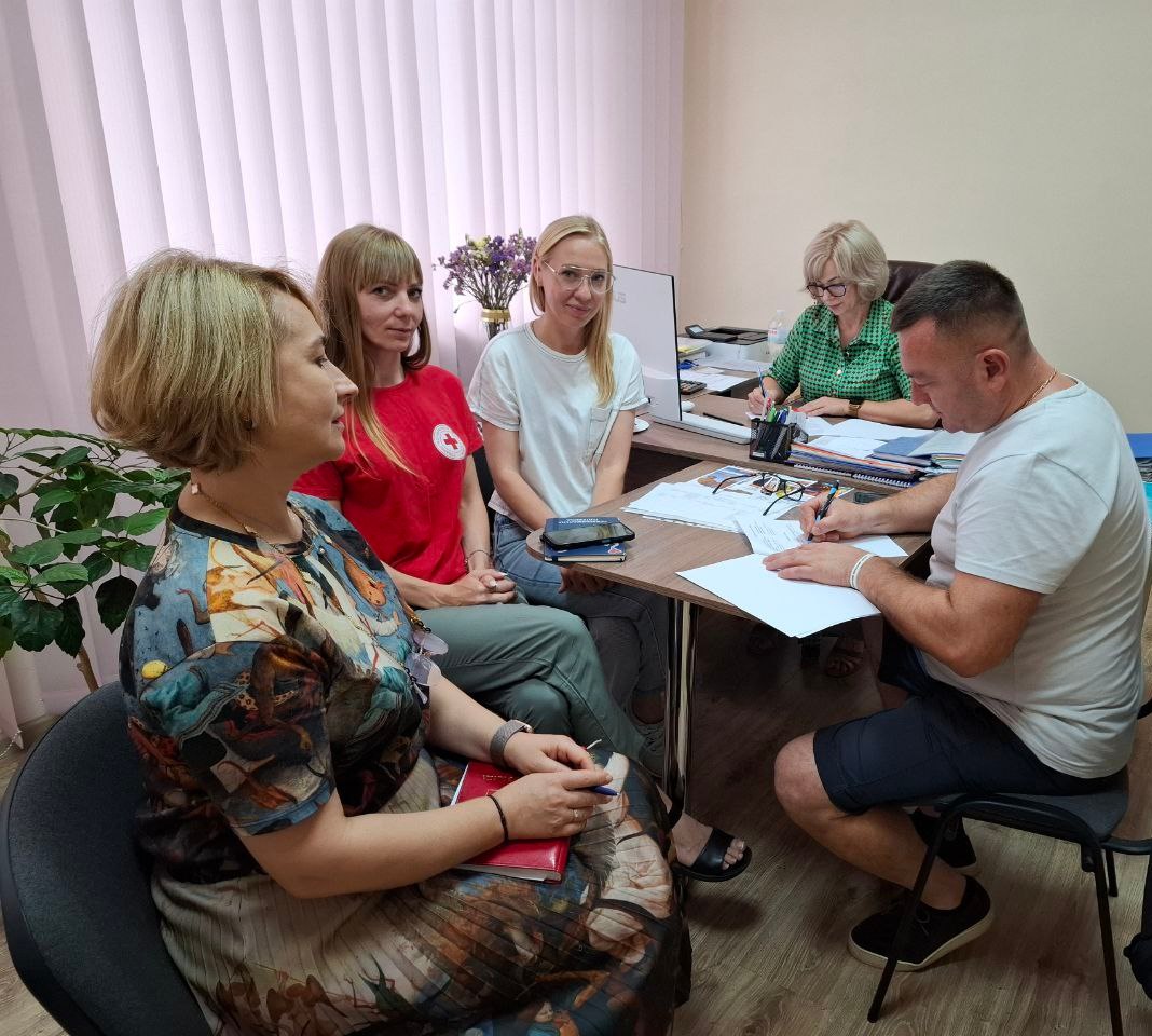 Фахівці служби зайнятості Кам’янського уклали меморандум із Товариством Червоного Хреста